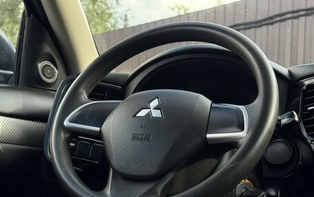 Mitsubishi Outlander III рестайлинг 3, 2014 год, 1 499 777 рублей, 14 фотография
