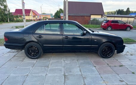 Mercedes-Benz E-Класс, 1997 год, 350 000 рублей, 3 фотография