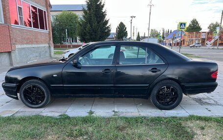 Mercedes-Benz E-Класс, 1997 год, 350 000 рублей, 2 фотография