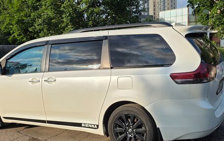 Toyota Sienna III, 2012 год, 2 050 000 рублей, 3 фотография