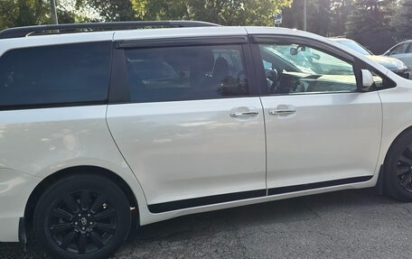 Toyota Sienna III, 2012 год, 2 050 000 рублей, 5 фотография