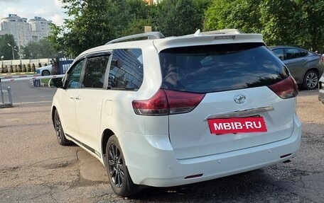 Toyota Sienna III, 2012 год, 2 050 000 рублей, 4 фотография