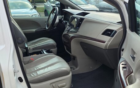 Toyota Sienna III, 2012 год, 2 050 000 рублей, 9 фотография