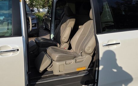 Toyota Sienna III, 2012 год, 2 050 000 рублей, 7 фотография