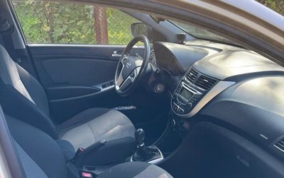 Hyundai Solaris II рестайлинг, 2012 год, 700 000 рублей, 1 фотография