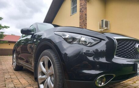 Infiniti QX70, 2017 год, 3 050 000 рублей, 3 фотография