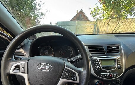 Hyundai Solaris II рестайлинг, 2012 год, 700 000 рублей, 2 фотография