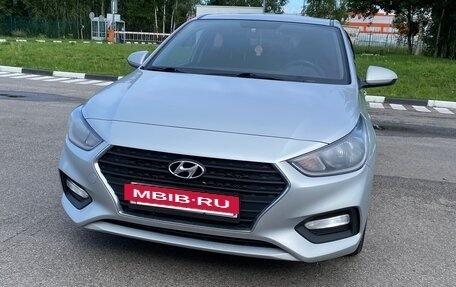 Hyundai Solaris II рестайлинг, 2017 год, 1 300 000 рублей, 13 фотография