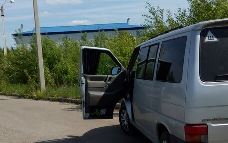 Volkswagen Multivan T4, 2000 год, 775 000 рублей, 2 фотография