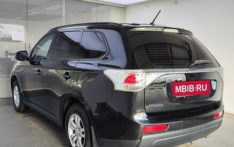 Mitsubishi Outlander III рестайлинг 3, 2013 год, 1 470 000 рублей, 8 фотография