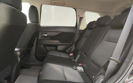Mitsubishi Outlander III рестайлинг 3, 2013 год, 1 470 000 рублей, 15 фотография