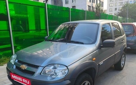 Chevrolet Niva I рестайлинг, 2011 год, 445 000 рублей, 2 фотография
