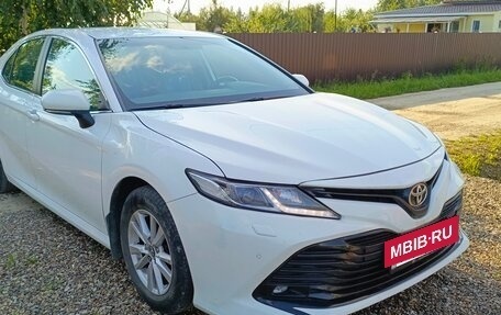 Toyota Camry, 2018 год, 2 300 000 рублей, 2 фотография