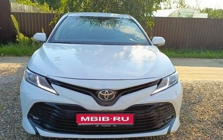 Toyota Camry, 2018 год, 2 300 000 рублей, 3 фотография