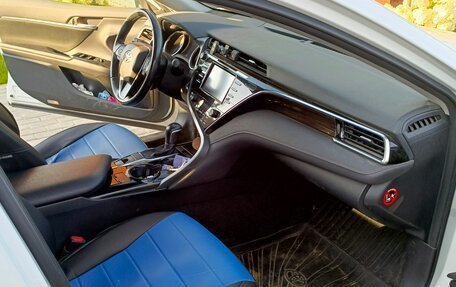 Toyota Camry, 2018 год, 2 300 000 рублей, 10 фотография