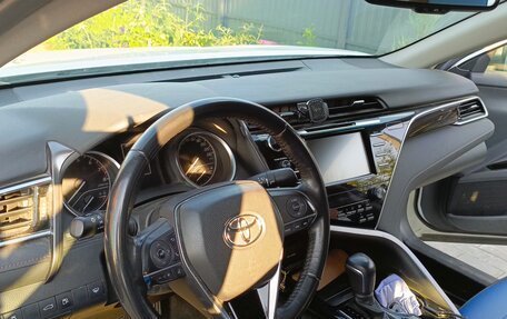 Toyota Camry, 2018 год, 2 300 000 рублей, 12 фотография