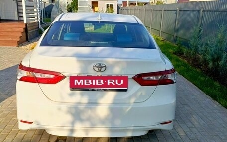 Toyota Camry, 2018 год, 2 300 000 рублей, 7 фотография
