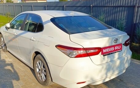 Toyota Camry, 2018 год, 2 300 000 рублей, 6 фотография