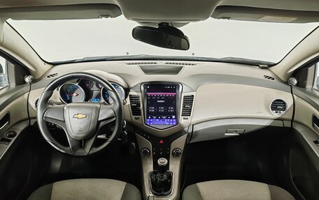 Chevrolet Cruze II, 2010 год, 500 000 рублей, 10 фотография