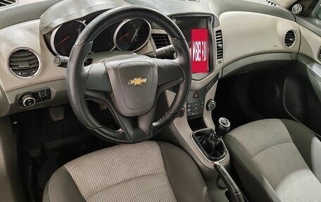 Chevrolet Cruze II, 2010 год, 500 000 рублей, 12 фотография