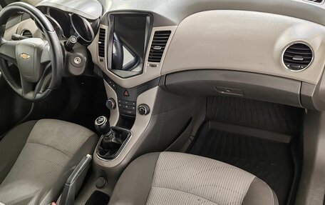 Chevrolet Cruze II, 2010 год, 500 000 рублей, 15 фотография