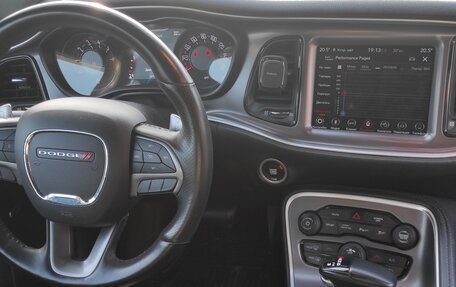 Dodge Challenger III рестайлинг 2, 2018 год, 2 500 000 рублей, 11 фотография