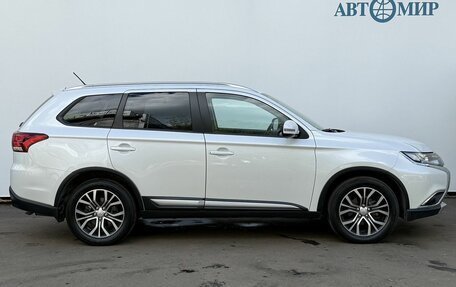 Mitsubishi Outlander III рестайлинг 3, 2015 год, 2 300 000 рублей, 4 фотография