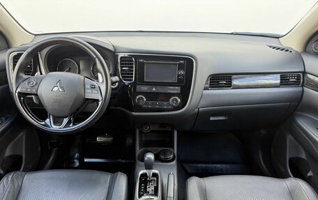 Mitsubishi Outlander III рестайлинг 3, 2015 год, 2 300 000 рублей, 12 фотография