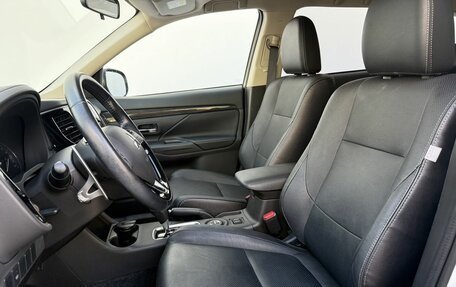 Mitsubishi Outlander III рестайлинг 3, 2015 год, 2 300 000 рублей, 10 фотография