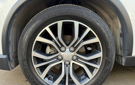 Mitsubishi Outlander III рестайлинг 3, 2015 год, 2 300 000 рублей, 9 фотография