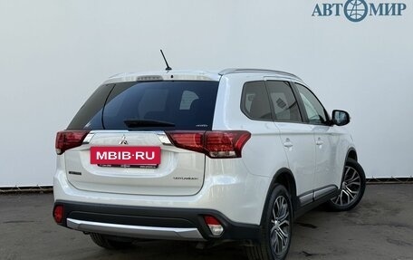 Mitsubishi Outlander III рестайлинг 3, 2015 год, 2 300 000 рублей, 5 фотография