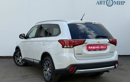 Mitsubishi Outlander III рестайлинг 3, 2015 год, 2 300 000 рублей, 7 фотография