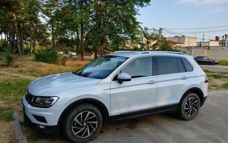 Volkswagen Tiguan II, 2018 год, 2 500 000 рублей, 3 фотография