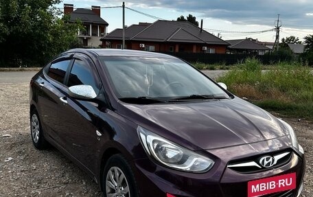 Hyundai Solaris II рестайлинг, 2011 год, 680 000 рублей, 1 фотография
