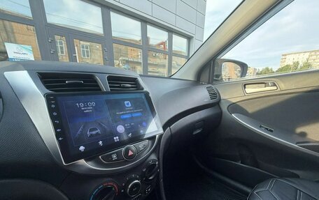 Hyundai Solaris II рестайлинг, 2015 год, 875 000 рублей, 10 фотография