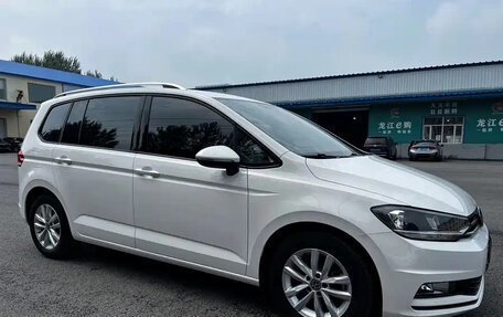 Volkswagen Touran III, 2022 год, 1 630 000 рублей, 3 фотография