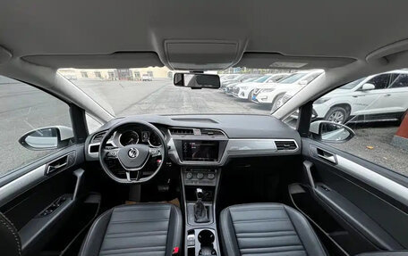 Volkswagen Touran III, 2022 год, 1 630 000 рублей, 8 фотография