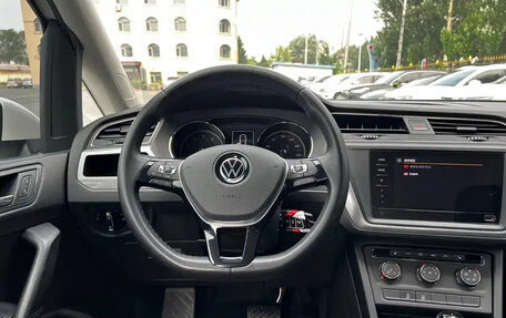 Volkswagen Touran III, 2022 год, 1 630 000 рублей, 10 фотография