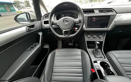 Volkswagen Touran III, 2022 год, 1 630 000 рублей, 9 фотография