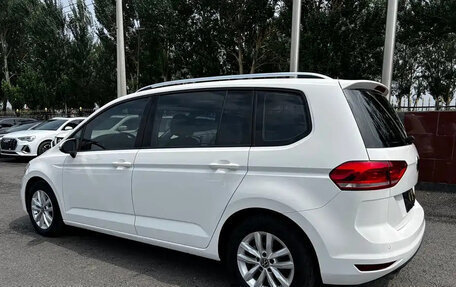 Volkswagen Touran III, 2022 год, 1 630 000 рублей, 6 фотография