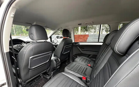 Volkswagen Touran III, 2022 год, 1 630 000 рублей, 13 фотография