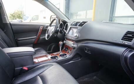 Toyota Highlander III, 2011 год, 1 750 000 рублей, 11 фотография