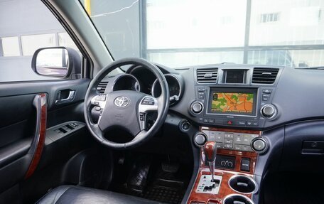Toyota Highlander III, 2011 год, 1 750 000 рублей, 13 фотография