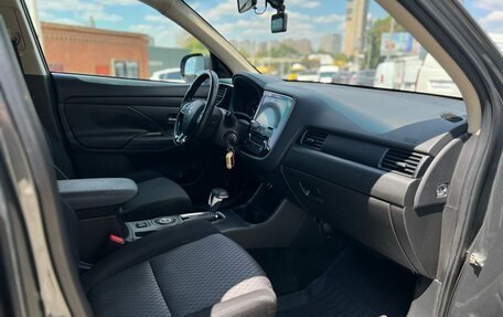 Mitsubishi Outlander III рестайлинг 3, 2015 год, 1 550 000 рублей, 16 фотография