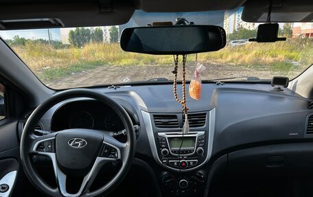 Hyundai Solaris II рестайлинг, 2011 год, 680 000 рублей, 9 фотография