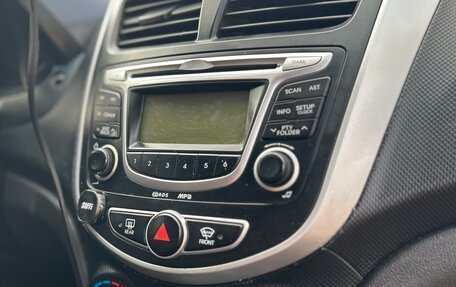 Hyundai Solaris II рестайлинг, 2011 год, 680 000 рублей, 10 фотография