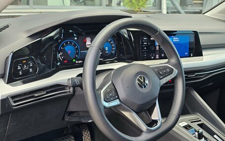 Volkswagen Golf VIII, 2022 год, 2 600 000 рублей, 23 фотография