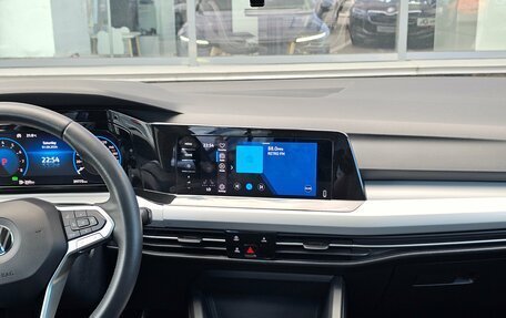 Volkswagen Golf VIII, 2022 год, 2 600 000 рублей, 26 фотография