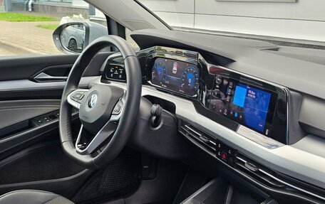 Volkswagen Golf VIII, 2022 год, 2 600 000 рублей, 28 фотография