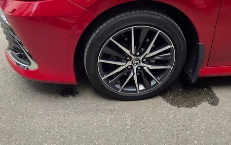 Toyota Camry, 2021 год, 3 200 000 рублей, 4 фотография